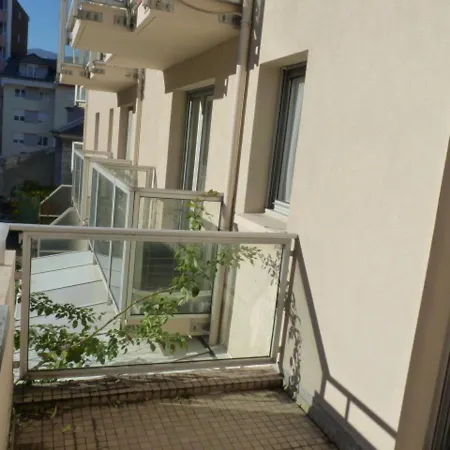 Agreable T2 Centre-ville, Calme Et Lumineux Avec Parking Privatif - Fr-1-555-94 Daire