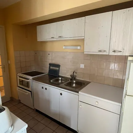 Agreable T2 Centre-ville, Calme Et Lumineux Avec Parking Privatif - Fr-1-555-94 Daire Aix-les-Bains