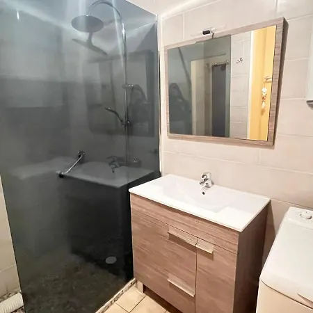 Agreable T2 Centre-ville, Calme Et Lumineux Avec Parking Privatif - Fr-1-555-94 Daire